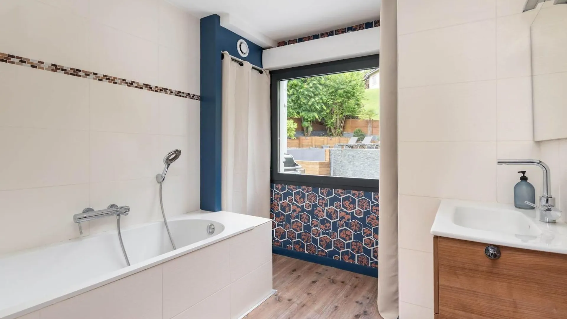 La Moderne - Modern house with pool and garden Villa Saint-Romain-au-Mont-D'or