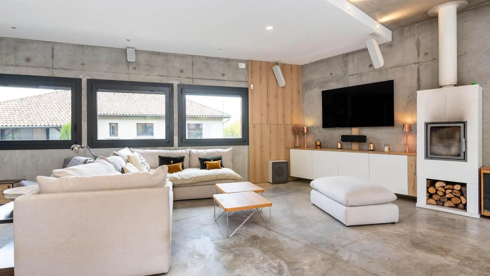 La Moderne - Modern house with pool and garden Villa Saint-Romain-au-Mont-D'or Fransa