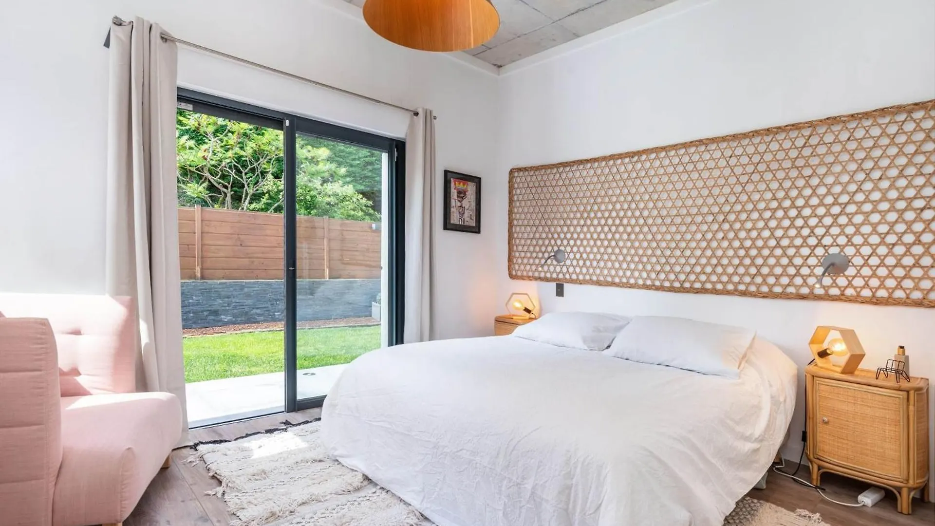 La Moderne - Modern house with pool and garden Villa Saint-Romain-au-Mont-D'or