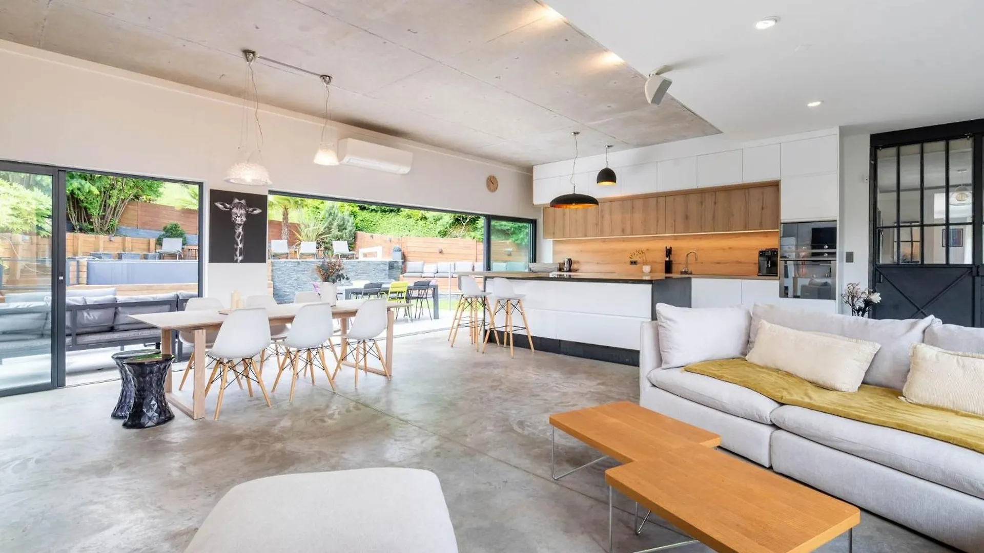La Moderne - Modern house with pool and garden Villa Saint-Romain-au-Mont-D'or