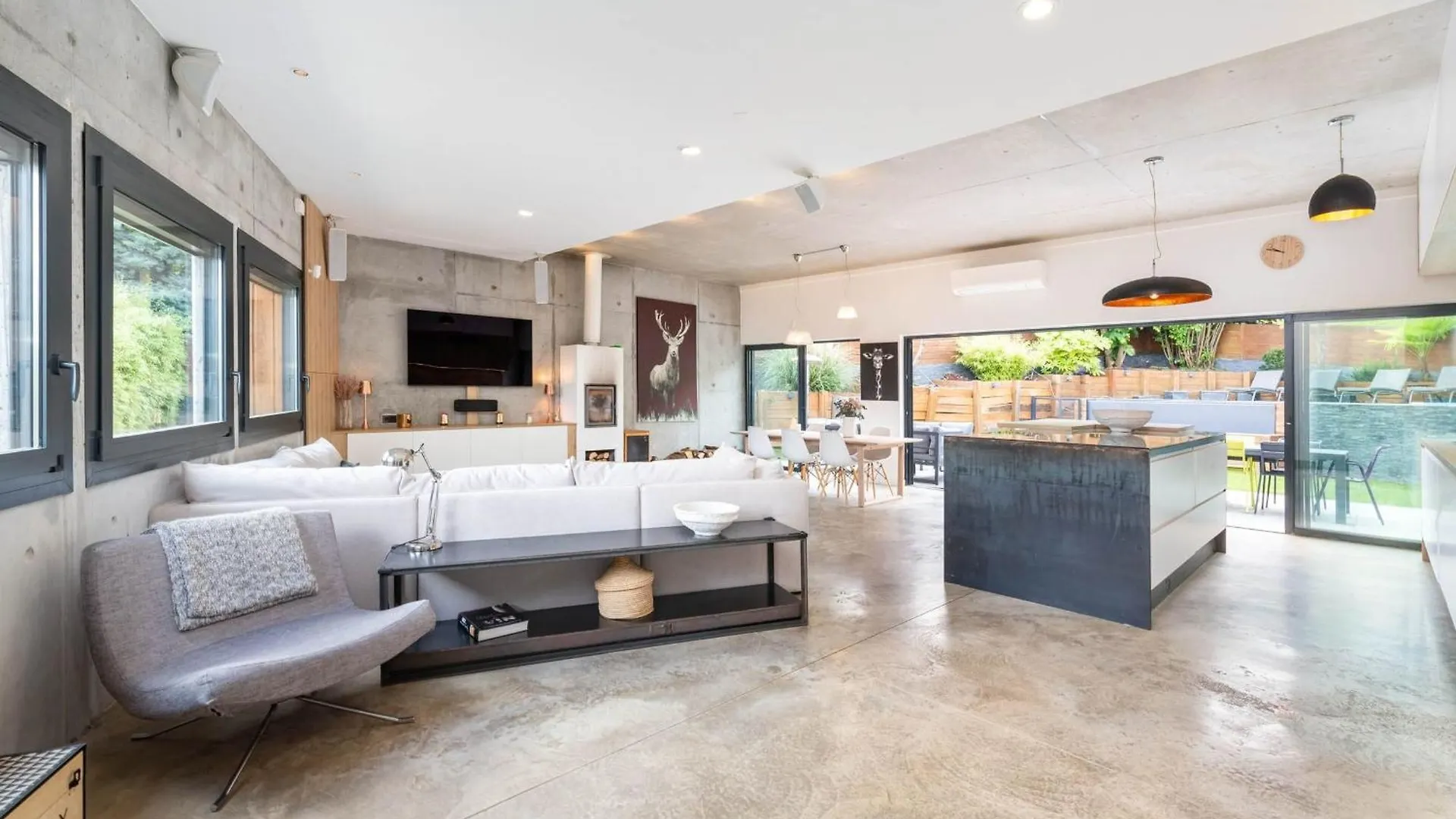 La Moderne - Modern house with pool and garden Villa Saint-Romain-au-Mont-D'or Fransa